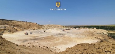 Constanţa: Amenzi de peste 300.000 de lei, aplicate unor firme care se ocupă cu exploatarea agregatelor minerale naturale / Activitatea unei firme, suspendată după ce s-a constatat că exploata în afara perimetrului autorizat
