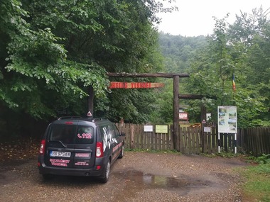 Vrancea: Traseul turistic din Cheile Tişiţei, impracticabil ca urmare a ploilor torenţiale 