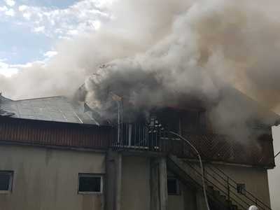 UPDATE - Prahova: Incendiu la o fabrică de prelucrare a laptelui/ Focul a fost stins după aproximativ două ore - FOTO, VIDEO