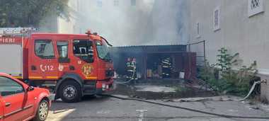 UPDATE - Incendiu la o anexă lipită de clădirea Operei Naţionale/  Pompierii au intervenit cu patru autospeciale / Fumul a pătruns în clădirea principală / Incendiul a fost stins / Precizările conducerii Operei - FOTO, VIDEO