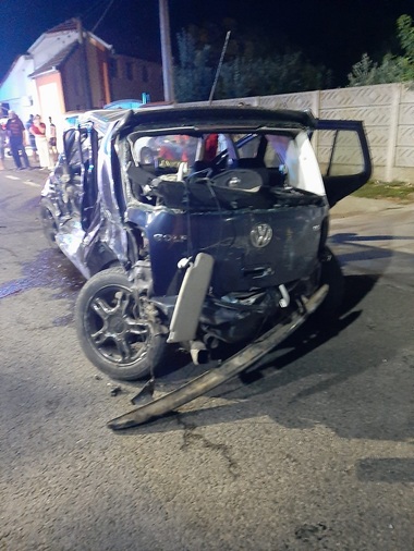UPDATE - Constanţa: Două fete de 13 şi 16 ani au murit şi alte două persoane au fost grav rănite într-un accident rutier în care au fost implicate două maşini, una dintre ele condusă de un adolescent de 16 ani - FOTO
