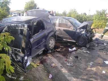 Cinci persoane la spital după un accident produs pe DN 15D, în Vaslui/ Unul dintre răniţi, un copil, este transportat la Spitalul de Copii din Iaşi - FOTO