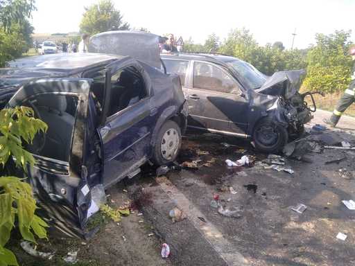Cinci persoane la spital după un accident produs pe DN 15D, în Vaslui/ Unul dintre răniţi, un copil, este transportat la Spitalul de Copii din Iaşi - FOTO