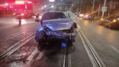 Şase persoane au fost transportate la spital după un accident produs la Iaşi, fiind implicate două autoturisme - FOTO, VIDEO