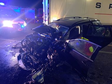 Neamţ: Patru persoane rănite într-un accident în care au fost implicate un camion, un autoturism şi o cisternă - FOTO
