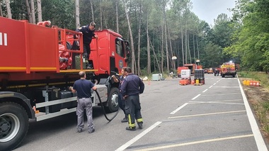 IGSU - 36 de pompieri români acţionează pentru stingerea incendiilor la sud de Bordeaux - FOTO