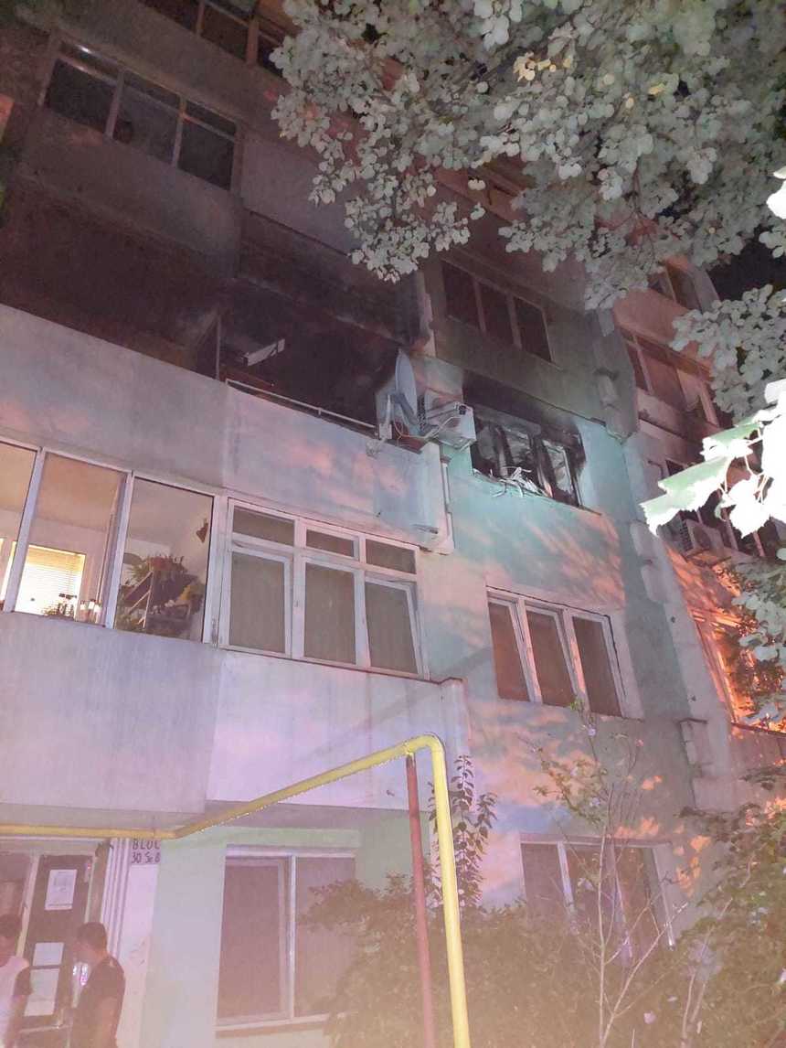 Dolj: Incendiu într-un apartament de bloc, 18 persoane fiind evacuate / Trei persoane au suferit uşoare intoxicaţii cu fum, alte trei având atac panică  