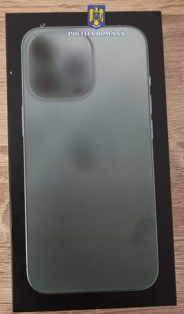 Constanţa: Zece percheziţii la persoane suspectate că au vândut telefoane mobile contrafăcute/ Opt persoane au fost duse la audieri/ Prejudiciul se ridică la 50.000 de lei