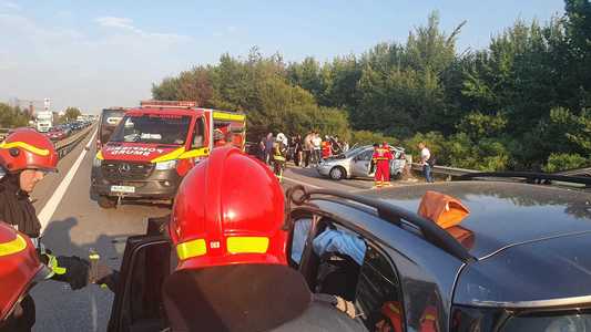 UPDATE - Accident cu victime multiple, pe A1, sensul către Bucureşti / Şase persoane, transportate la spital / Traficul, blocat