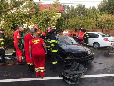 UPDATE - Iaşi: Patru persoane, rănite într-un accident rutier în care au fost implicate două autoturisme / Starea victimelor