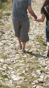 Braşov: Turistă epuizată, echipată inadecvat, coborâtă de pe munte de salvamontişti 