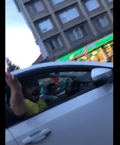 Braşov: Anchetă a Poliţiei după ce un copil a fost filmat conducând un autoturism, pe locul din dreapta aflându-se un adult - FOTO, VIDEO

