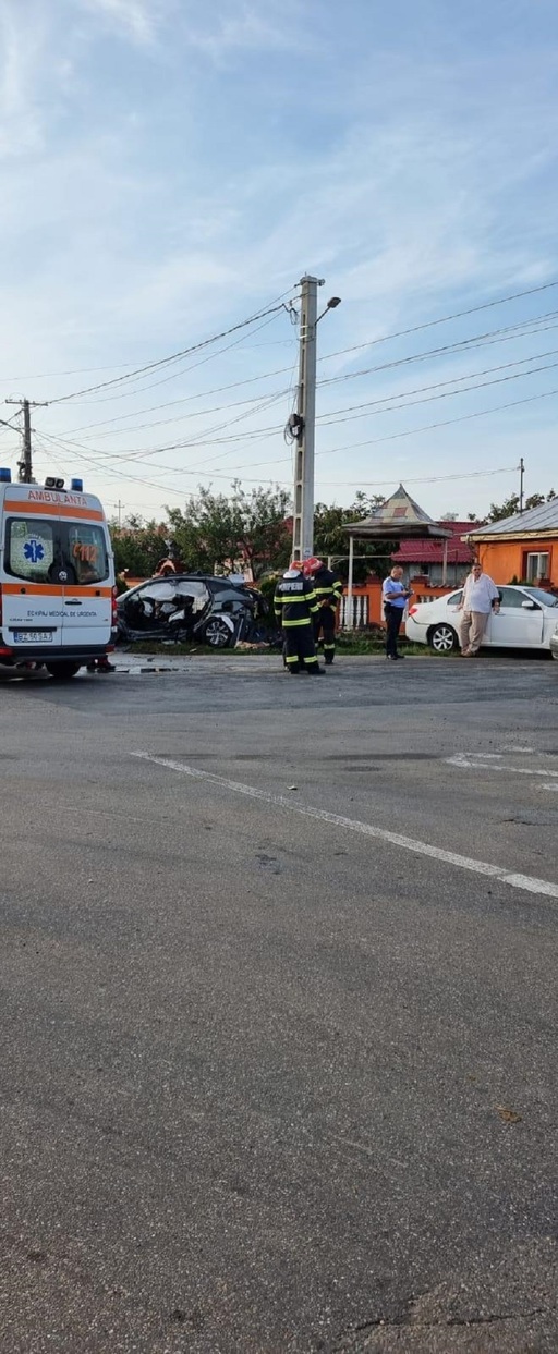 Buzău - Accident la intersecţia a două drumuri judeţene - şase persoane au fost rănite, inclusiv trei copii - FOTO