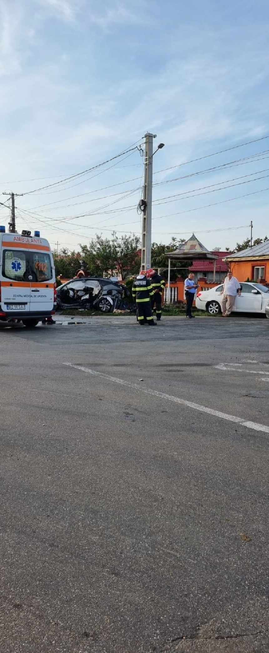 Buzău - Accident la intersecţia a două drumuri judeţene - şase persoane au fost rănite, inclusiv trei copii - FOTO