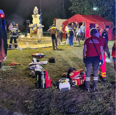 UPDATE - Vrancea: Un autocar cu părinţi şi copii ucrainieni s-a răsturnat. 23 de persoane, inclusiv 4 copii, au ajuns la spital - FOTO