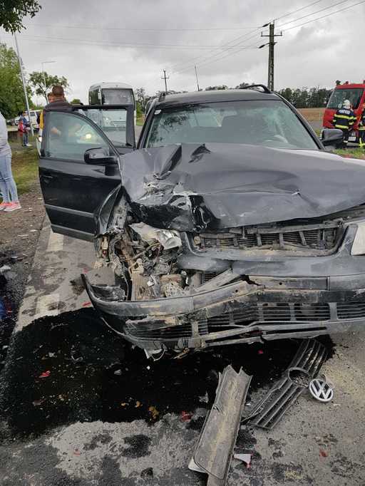 Trei persoane, transportate la spital în urma unui accident rutier produs în judeţul Satu Mare