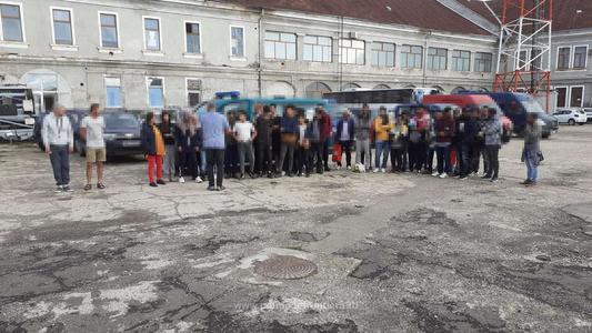 Satu Mare: 40 de migranţi şi două călăuze, prinşi când au încercat să treacă ilegal frontiera României spre Ungaria/ Destinaţia finală era Italia