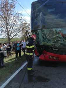 Vaslui: Autocar cu 52 de persoane, implicat în accident rutier la ieşire din Vama Albiţa / O femeie a primit îngrijiri medicale 