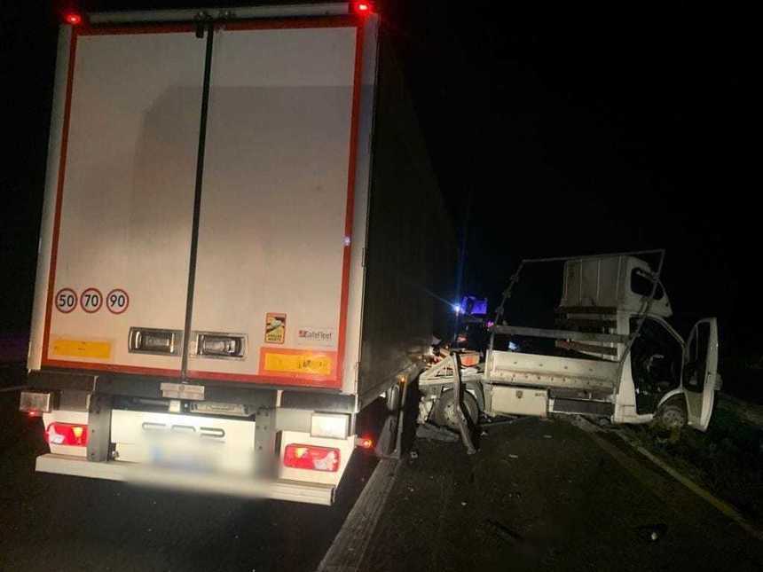 Timiş: Şoferul unui TIR care a produs un accident pe autostrada Deva-Nădlac, reţinut pentru 24 de ore, apoi pus sub control judiciar/ A condus neîntrerupt timp de 12 ore şi 30 de minute 