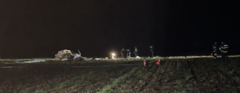 UPDATE Un avion de mici dimensiuni s-a prăbuşit sâmbătă seară în judeţul Suceava / Omul de afaceri care şi-a pierdut viaţa în accident este fratele fostului ministru al Educaţiei, Cristian Adomniţei