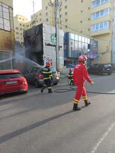 Incendiu la o ţeavă de gaz din Deva / Două persoane au fost evacuate cu autoscara mecanică
