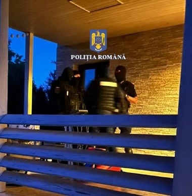 Giurgiu - Percheziţii la firme şi persoane suspectate că extrag şi comercializează agregate minerale fără a avea permis sau licenţă - FOTO
