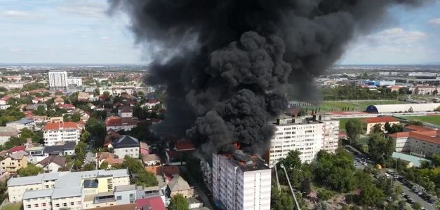 Timişoara: Flacara deschisă a provocat incendiul de pe terasa unui bloc din Timişoara / Se verifică măsurile de securitate la incendiu