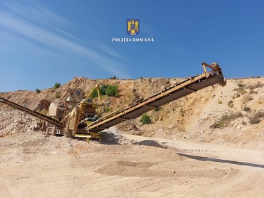Dolj - Amenzi în valoare de 620.000 de lei şi activitate suspendată pentru 4 firme, în urma unor controale care au vizat prevenirea şi combaterea fraudelor din domeniul exploatării agregatelor minerale