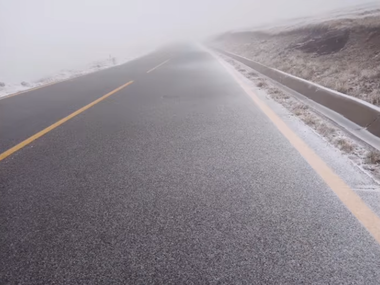 Lapoviţă şi ninsoare pe Transalpina - FOTO, VIDEO