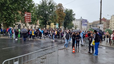 UPDATE - Ameninţare cu bombă la un liceu din Timişoara/ Elevii şi profesorii au fost evacuaţi/ Alarma a fost falsă, poliţiştii urmând să identifice autorul
