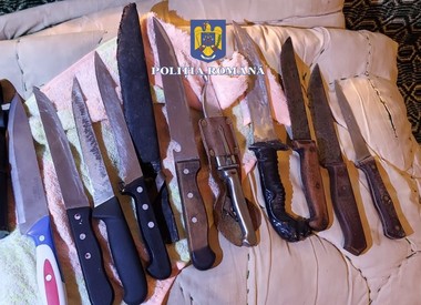 Buzău: Patru bărbaţi, cercetaţi de poliţişti pentru braconaj/ Ei ar fi omorât un urs, împreună cu un alt bărbat, acesta din urmă fiind rănit de animal/ Suspecţii au susţinut însă că victima a fost atacată de urs când mergea spre casă
