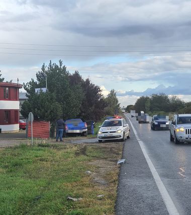 Vrancea: Maşină a Poliţiei, implicată într-un accident rutier/ Trei poliţişti primesc îngrijiri medicale