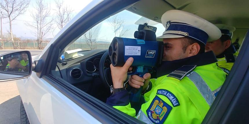 Tânăr depistat la volan cu 128 kilometri la oră în centrul Aradului / A fost amendat şi i-a fost suspendat permisul de conducere 120 de zile