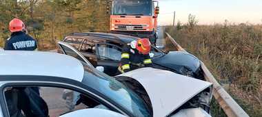 Dâmboviţa: Şase persoane, duse la spital după ce două autoturisme s-au ciocnit