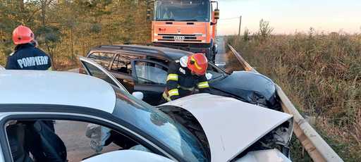 Dâmboviţa: Şase persoane, duse la spital după ce două autoturisme s-au ciocnit