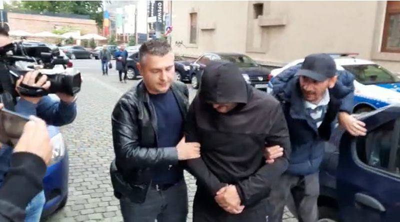 Poliţist local din localitatea Dumbrăviţa, reţinut în urma unei percheziţii / Falsifica amenzi şi aduna bani pentru bugetul local