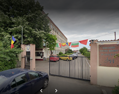 UPDATE - Un adolescent de 16 ani a fost depistat încercând să intre într-un liceu din Ploieşti având asupra sa un briceag / În 2019, la acelaşi liceu, o profesoară a fost înjunghiată de către un fost elev