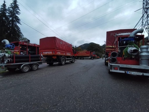 UPDATE - ISU a început operaţiuni de evacuare a apei pentru scăderea nivelului din Lacul Tăul Mare - VIDEO, FOTO
