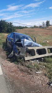 Tulcea: Patru persoane au fost rănite dupà ce maşina ín care se aflau a intrat íntr-un stâlp. La accident a intervenit şi elicopterul SMURD - FOTO
