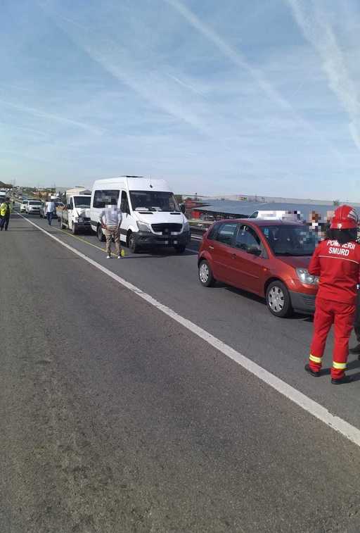 Accident în care au fost implicate un autoturism, un microbuz de transport călători şi unul de transport marfă, pe autostrada A 1