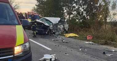 UPDATE - Dâmboviţa: Accident cu 8 victime în comuna Tărtăşeşti / Un camion şi un microbuz s-au ciocnit / A fost solicitat elicopterul SMURD / A fost declarat decesul a două persoane - FOTO