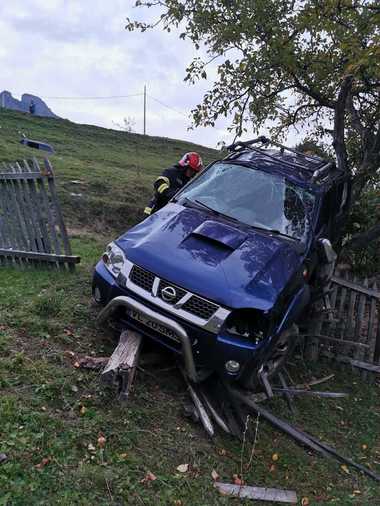 Vâlcea: Stareţul mănăstirii Stănişoara şi un călugăr, răniţi în urma unui accident - FOTO, VIDEO
