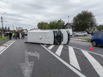 Iaşi: Accident cu 9 persoane implicate, pe DN 28 / O autoutilitară cu patru cetăţeni ucraineni, între care doi copii, s-a răsturnat  