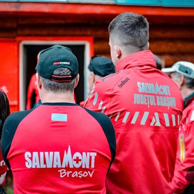 Braşov: Acţiune de salvare a unui cetăţean ucrainean, rămas blocat pe Valea Viştea Mare în Munţii Făgăraş / Bărbatul era epuizat fizic 