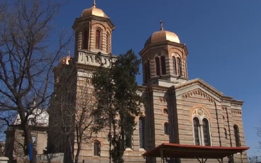 Purtătorul de cuvânt al Arhiepiscopiei Tomisului afirmă că nu s-a pus problema evacuării Catedralei, unde IPS Teodosie oficia o slujbă în momentul izbucnirii incendiului/ La mansarda clădirii locuiau mai mulţi călugări