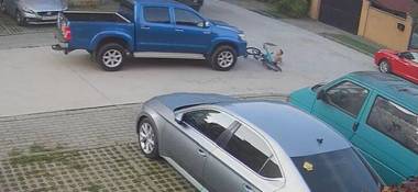 Fiul cel mic al preşedintelui CJ Caraş-Severin, implicat în accident rutier / A lovit cu maşina un copil de 6 care se deplasa cu bicicleta
