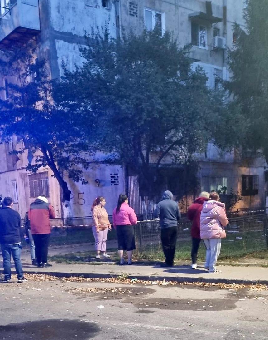 Primarul Sectorului 4 anunţă că locuinţele de pe strada Coştila, afectate de explozie, vor fi refăcute în regim de urgenţă, pentru ca oamenii să poată locui în ele / Structura de rezistenţă şi instalaţia de gaz, verificate  