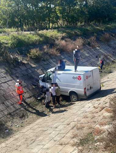 Dolj: Şoferul unei autoutilitare a murit după ce a căzut cu autovehiculul într-un canal de irigaţii 