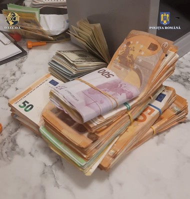 Percheziţii la 41 de adrese din Bucureşti şi din cinci judeţe, pentru destructurarea unei grupări care se ocupă cu contrabandă de ţigări şi spălare de bani/ Sumele, de ordinul milioanelor de lire sterline - VIDEO
