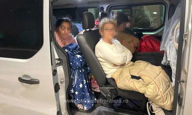 Timiş: Copil de câteva luni, ascuns într-o pătură de mama sa, în vârstă de 15 ani, la ieşirea din ţară spre Ungaria